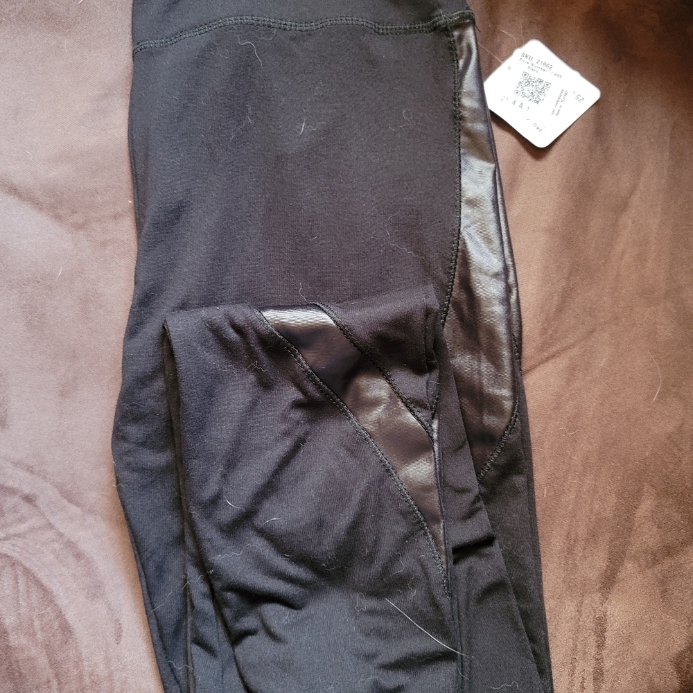 Black leggings Large with faux leather strip